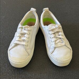 Cariuma OCA Low White Leather Sneakers